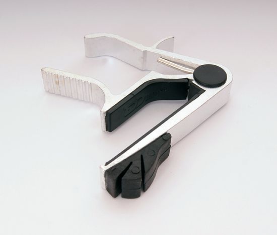 Каподастр для классической гитары с держателем медиатора, Dadi GP004HC