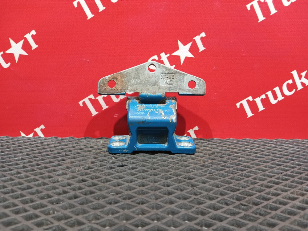 Петля двери