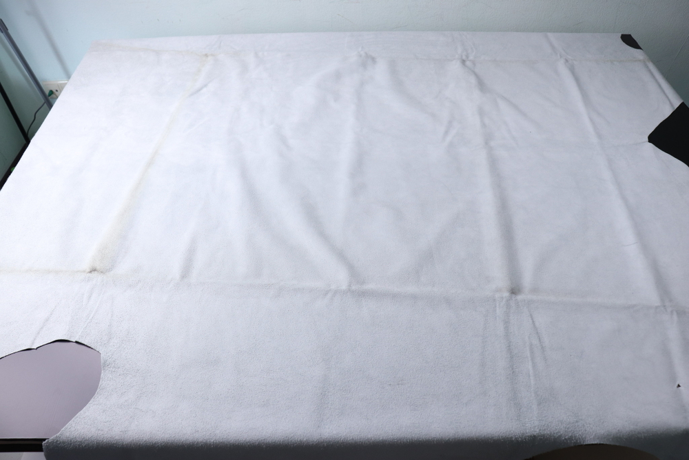 Уценка: 0,9-1,2 Мебельная кожа Сакура Белая 345 дм²