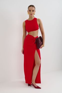Юбка из вискозы с перекрутом красного цвета