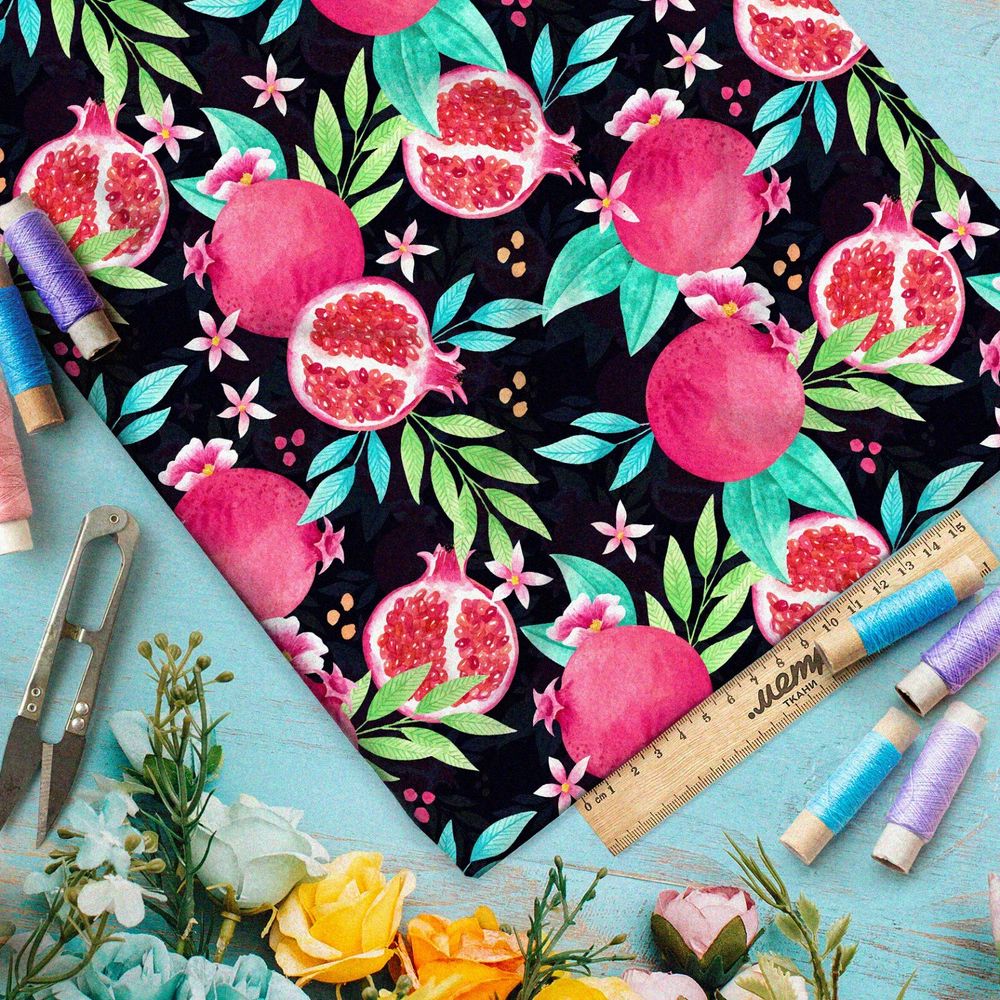 Ткань таффета розовые гранаты на чёрном фоне