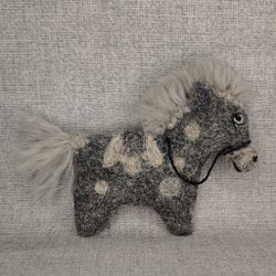 Авторская брошь/магнит Лошадка