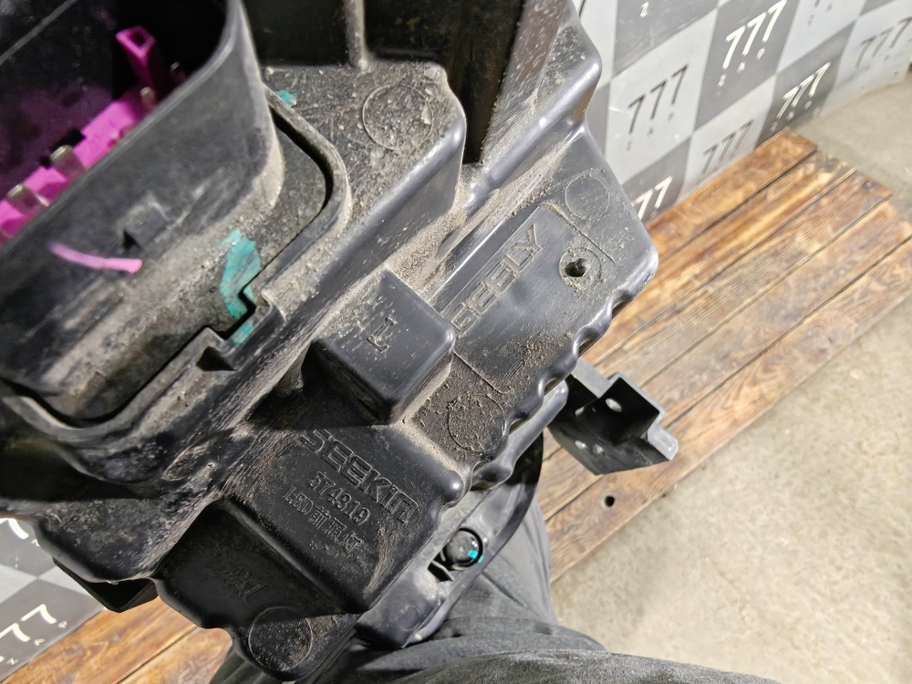 Фара левая LED Geely Coolray 23-нв Б/У Оригинал 7051055300