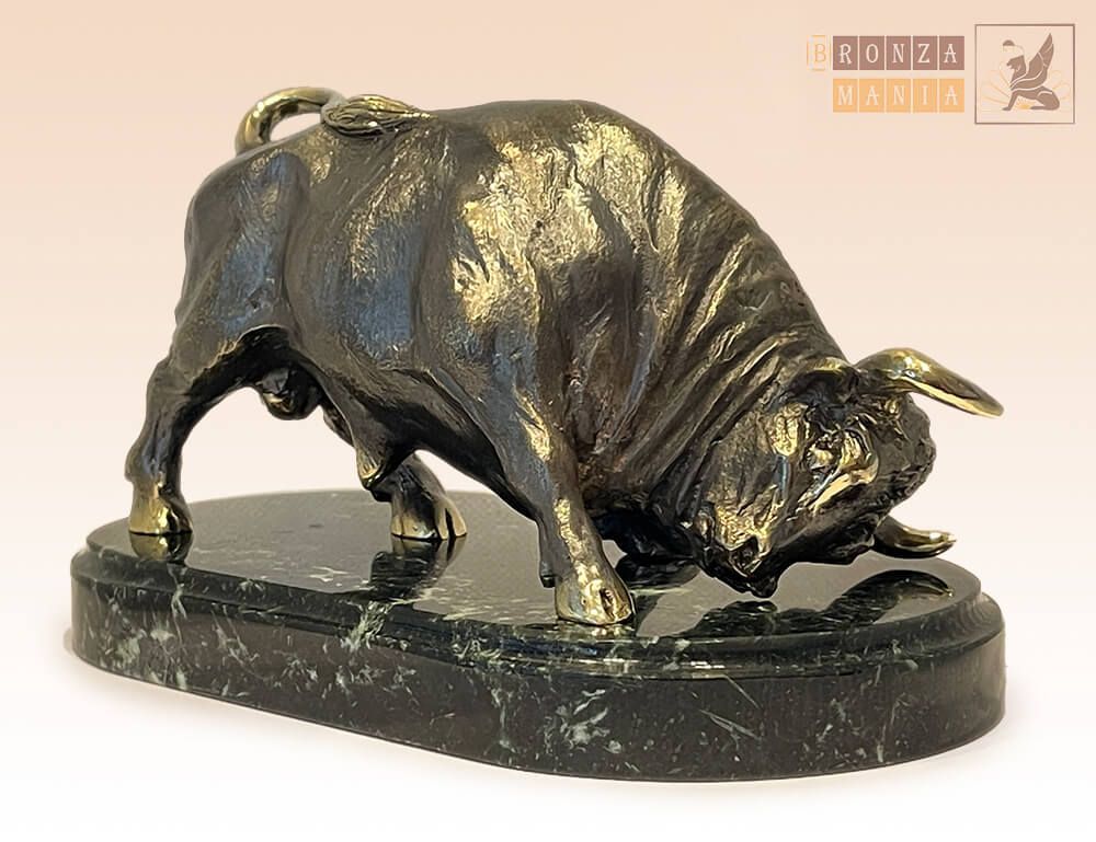 статуэтка Бык Атакующий на змеевике