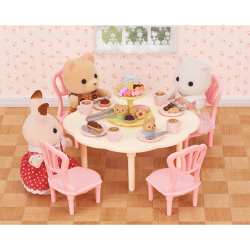 Sylvanian Families - Стол, стулья и много сладостей 5742 / артикул   5742  / GTIN 5054131057421