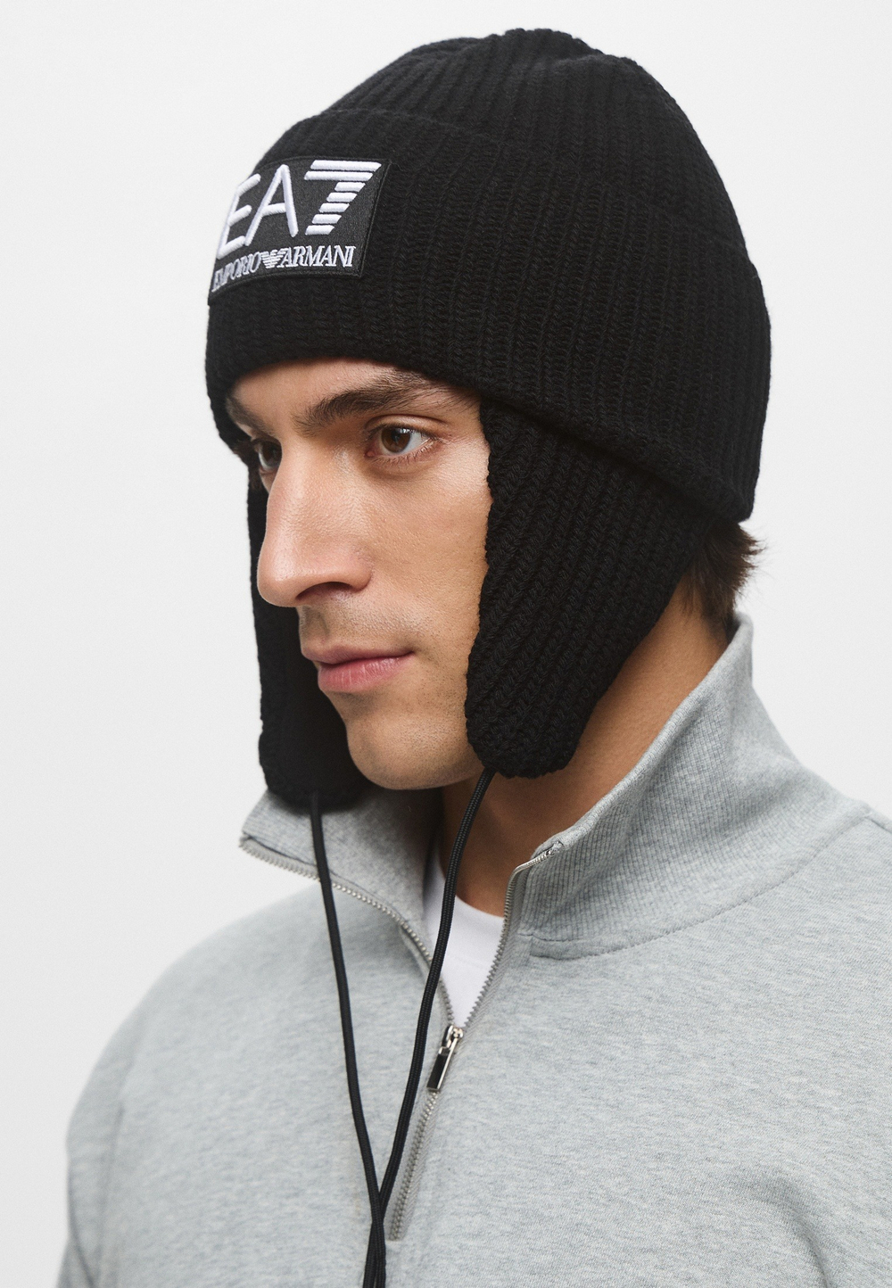 Шапка женская EA7
