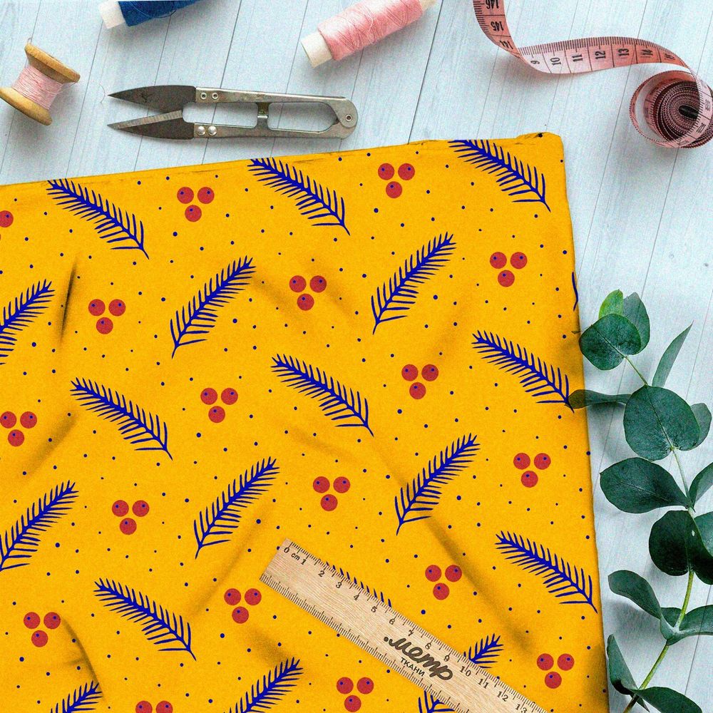 Ткань флис редкие рябина и хвойные ветки на жёлтом фоне
