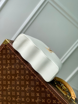 Louis Vuitton Capucines BB