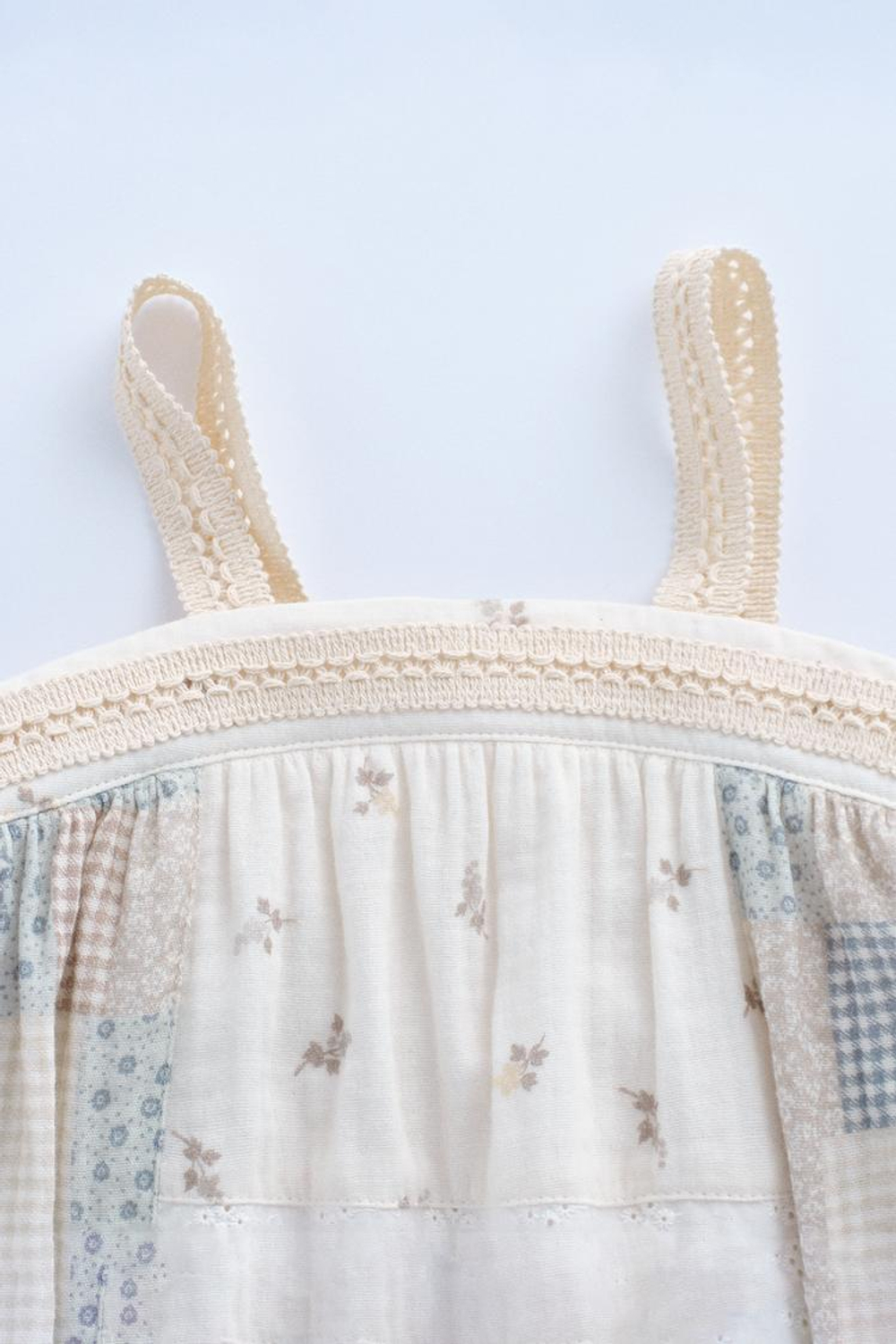 ZARA ПЛАТЬЕ В СТИЛЕ ПЭЧВОРК — TIMELESZ, СВЕТЛО-БЕЖЕВЫЙ