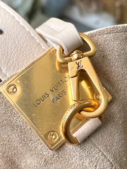 Louis Vuitton Low Key Hobo MM