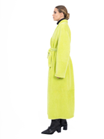 Женское салатовое пальто из овчины с поясом