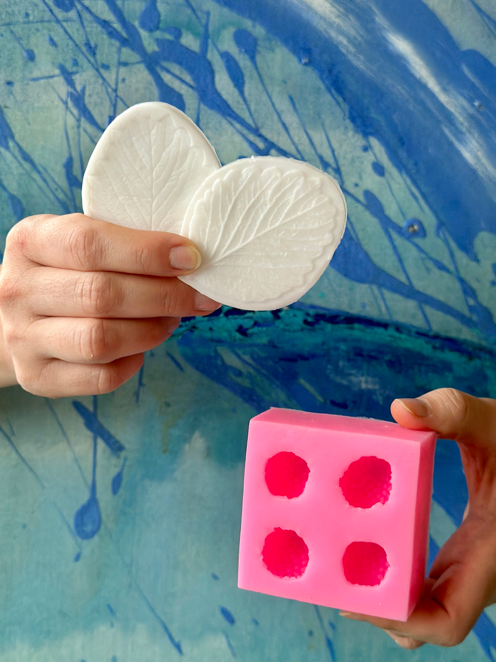 Молды силиконовые для лепки Клубники и земляники: листик с контуром и ягодки 4 шт / фактурная форма для листьев из полимерной глины, холодного фарфора, воска и фоамирана