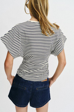 ZARA ПРИТАЛЕННАЯ ФУТБОЛКА В ПОЛОСКУ, ПОЛОСКИ