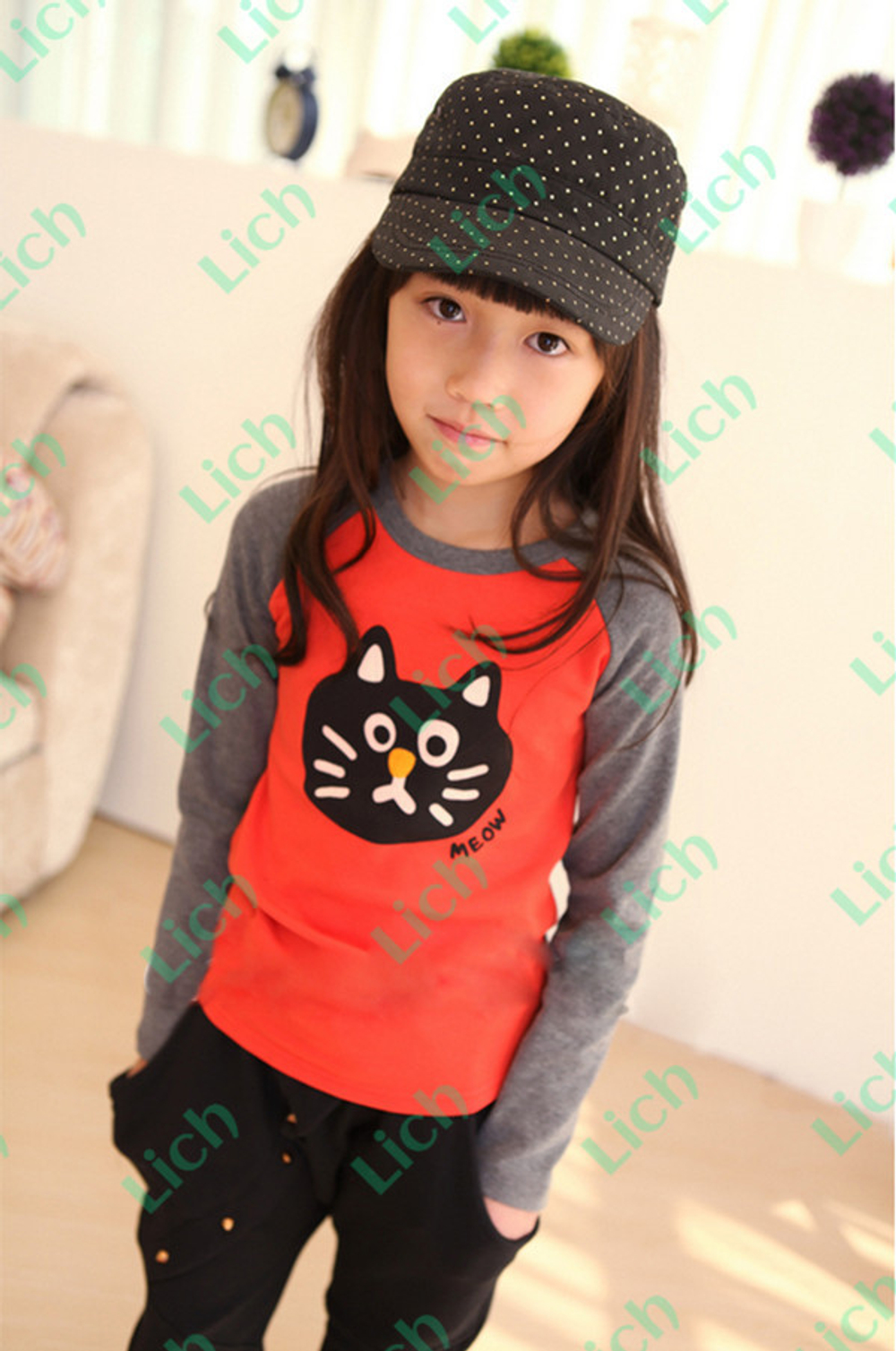 Лонгслив двухцветный с контрастными принтами кошек