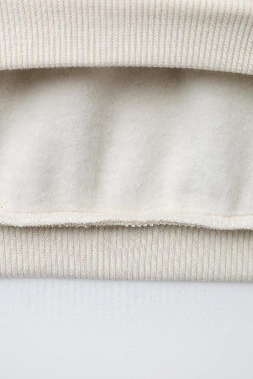 ZARA ТОЛСТОВКА С ПРИНТОМ «ГРУЗОВИК», ЭКРЮ