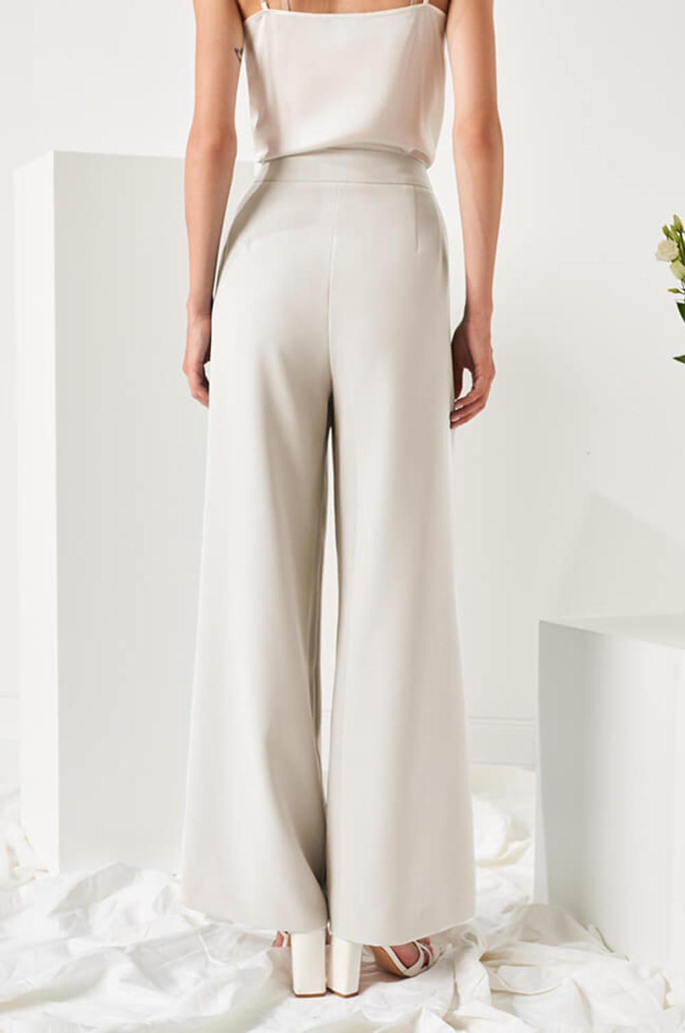 3970 Брюки женские (молочный)