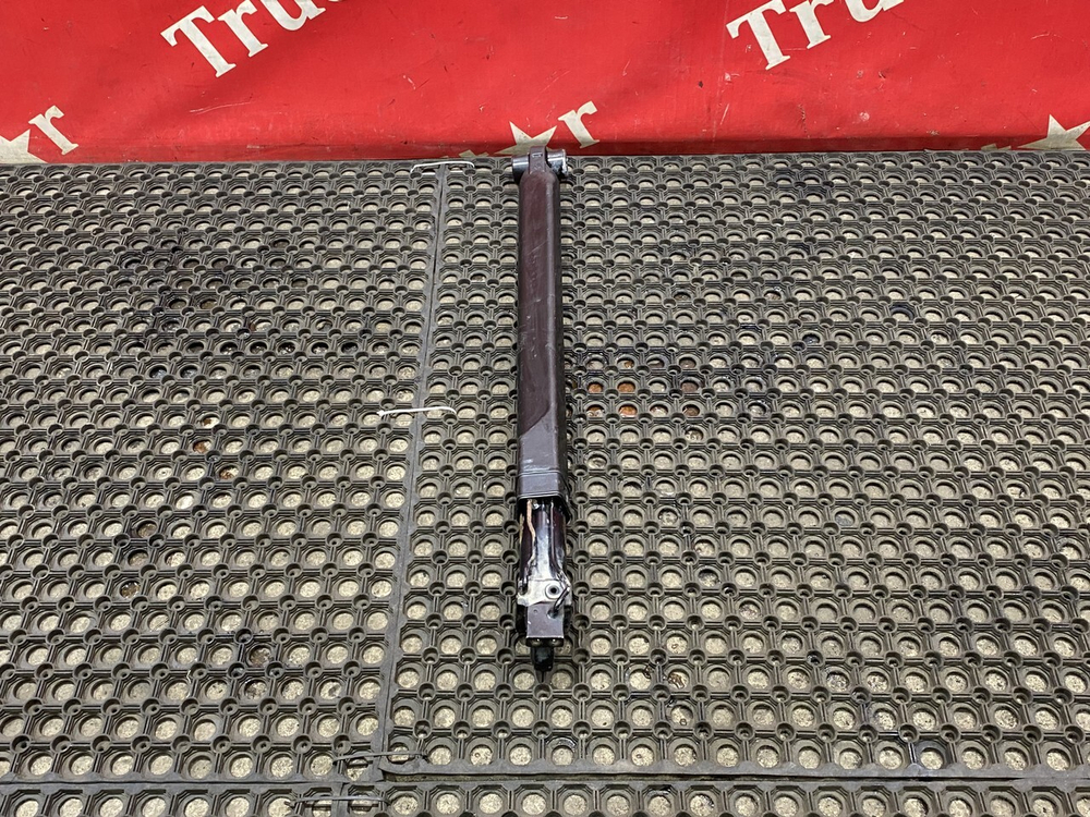 Цилиндр подъема кабины 2018г