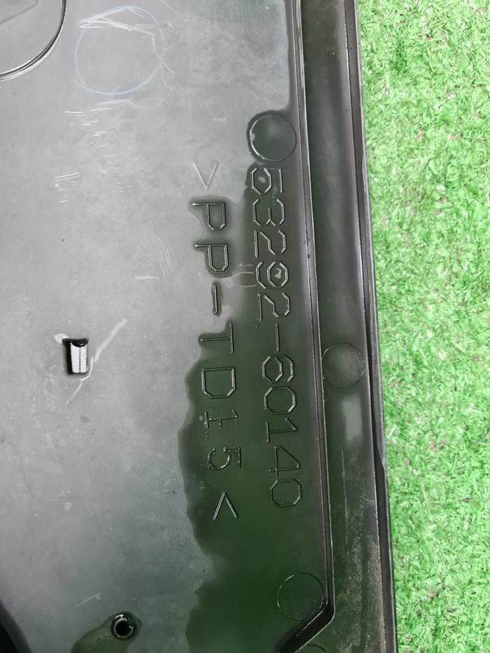 Кожух замка капота Toyota Land Cruiser 200 (15-21)