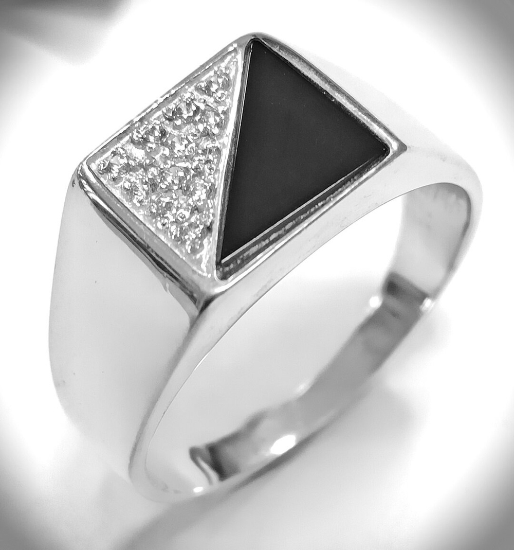 Ювелирное мужское кольцо из серебра,размер 20.5,вставка оникс,фианиты