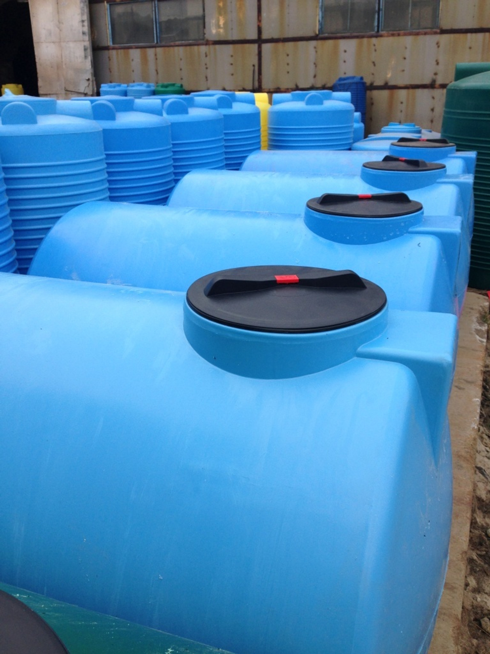 Емкость цилиндрическая ЕЗПИ ЭВГ 2000 л. горизонтальная (1860x1200x1300см;синий) - арт.559592