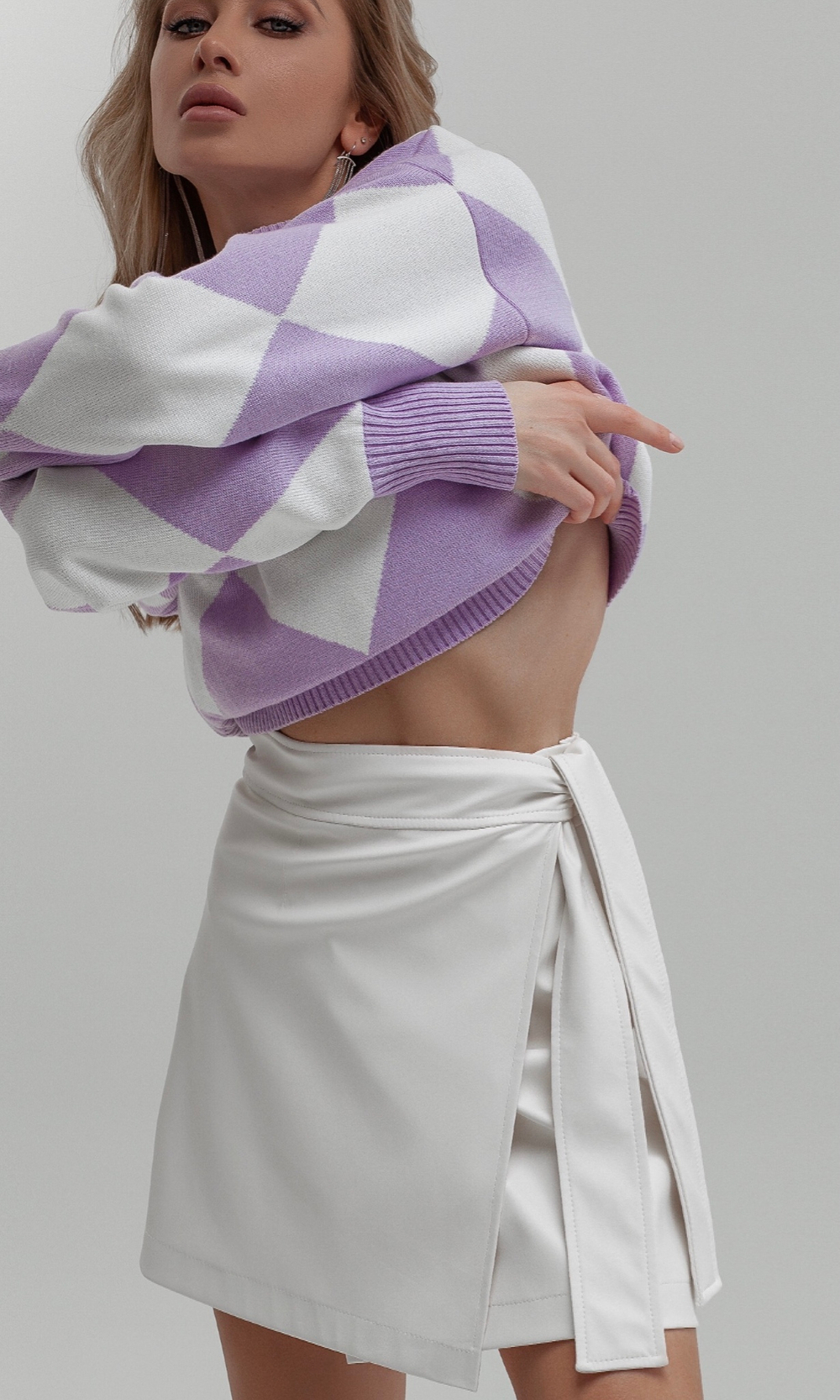 Юбка-баска из глянцевой экокожи