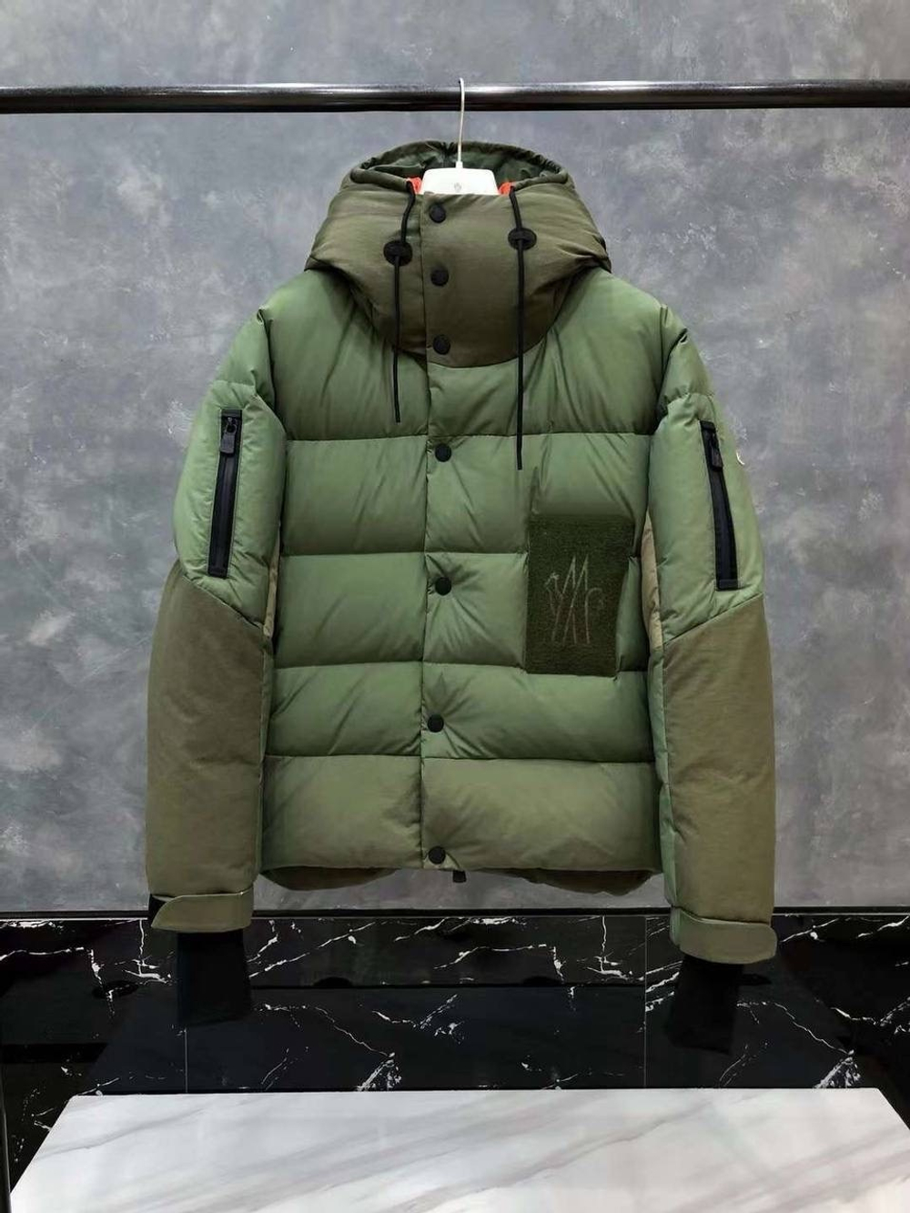 Пуховик Moncler