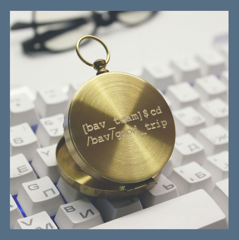 Компас с гравировкой программисту