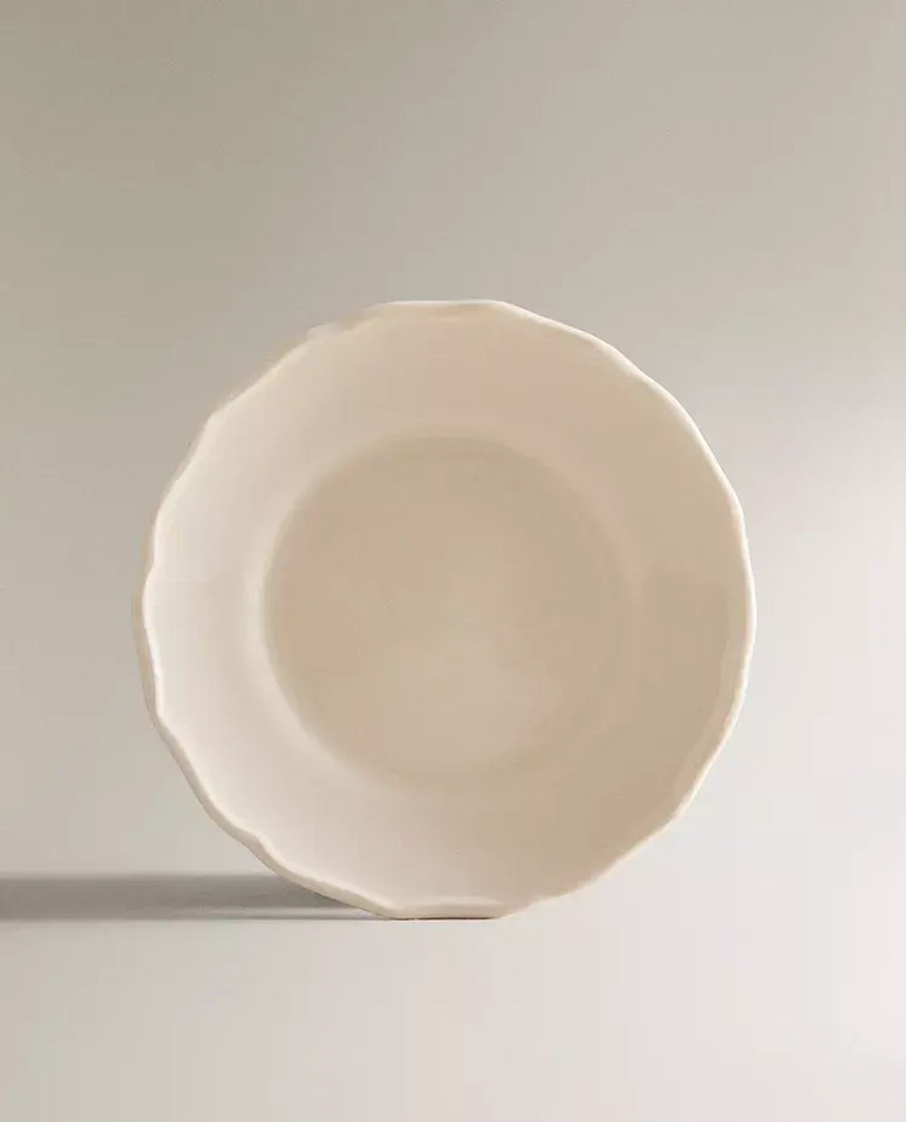 ZARA HOME ФАЯНСОВАЯ ТАРЕЛКА ДЛЯ ХЛЕБА С РЕЛЬЕФНОЙ КРОМКОЙ, ЭКРЮ