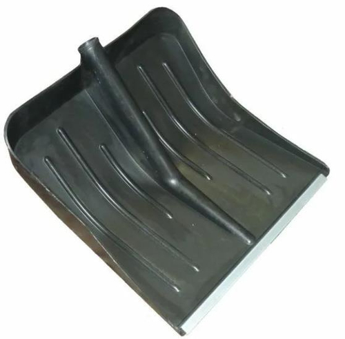 Лопата снеговая пласт.   Метель-3  чёрная  410*400   с алюм. планкой, б/черенка (d-32мм) /12411