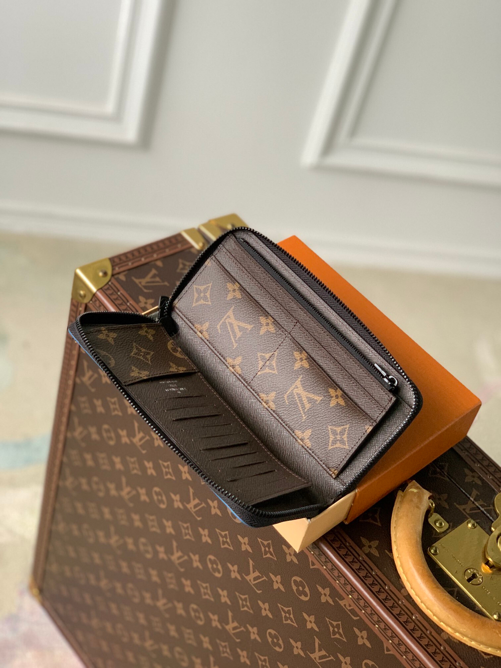 Louis Vuitton Zippy Vertical Wallet