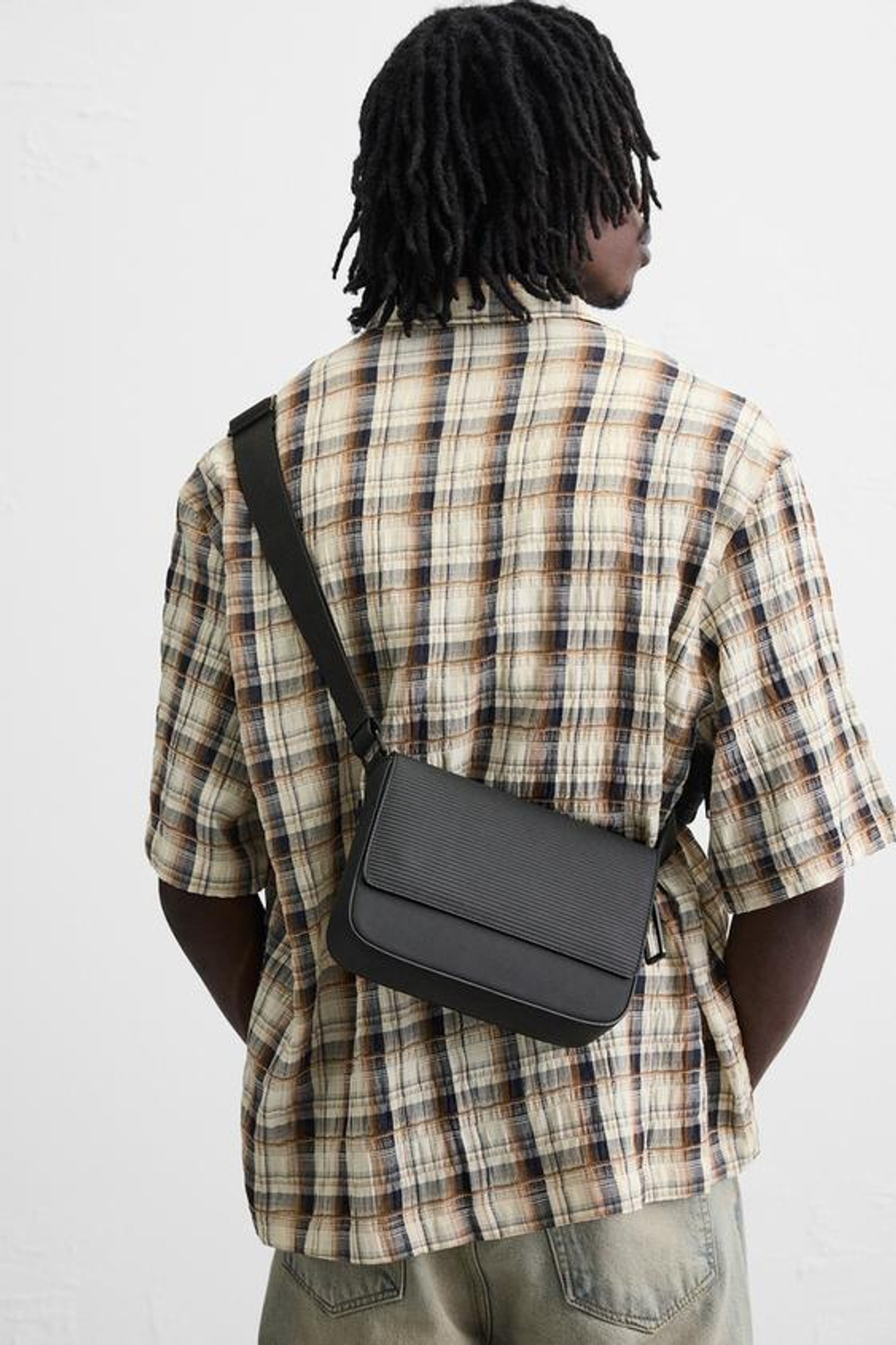 ZARA ПРОРЕЗИНЕННАЯ СУМКА ИЗ РЕЛЬЕФНОЙ ТКАНИ С ПЛЕЧЕВЫМ РЕМНЕМ, ЧЕРНЫЙ