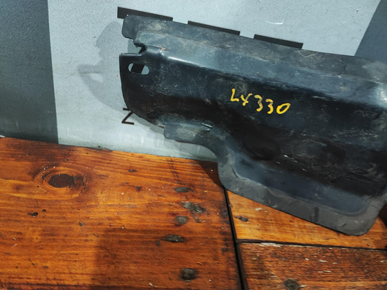 Воздуховод радиатора правый Sebring, Stratus 01-07 Б/У Оригинал 4806048AC