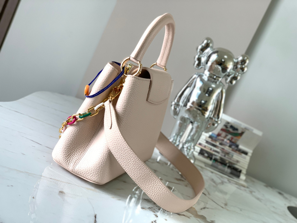 Louis Vuitton Capucines MM