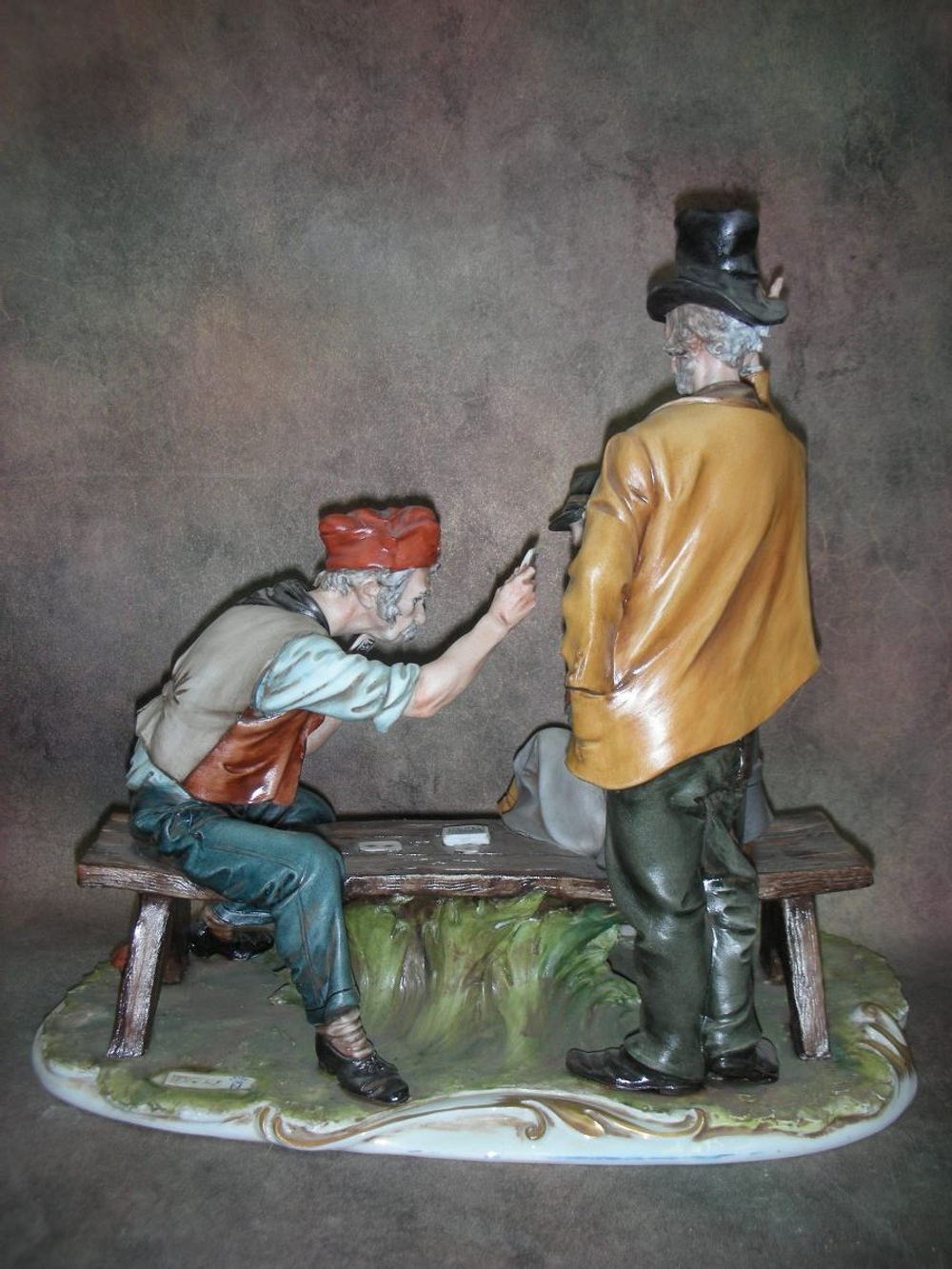 Статуэтка. Фарфор. Карточные баталии. Capodimonte. Италия