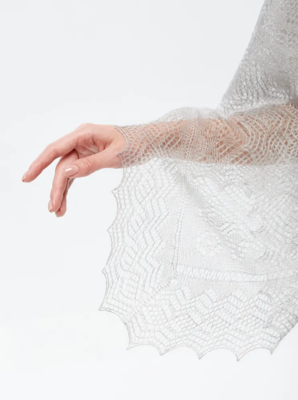 Оренбургский пуховый платок с шелком АШ100-03 серый