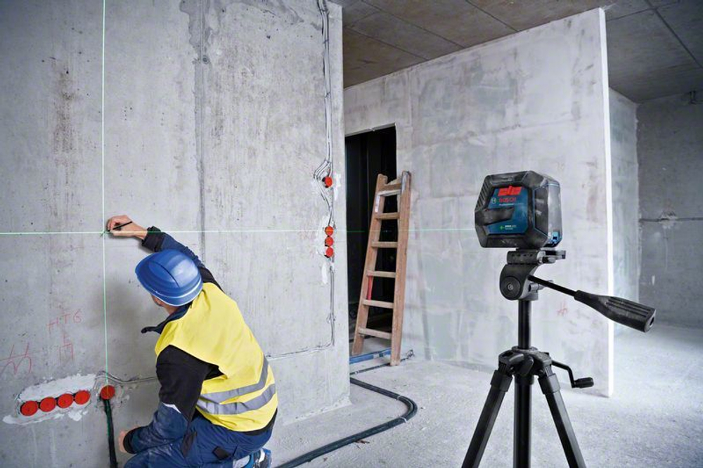 Линейный лазерный нивелир GLL 2-15 G + штатив BOSCH 0601063W01