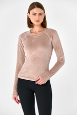 Лонгслив велюровый приталенный с чашками