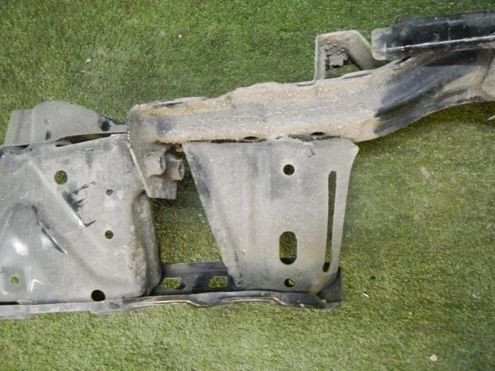 Усилитель задний Toyota Hilux 8 (2015-н.в.)