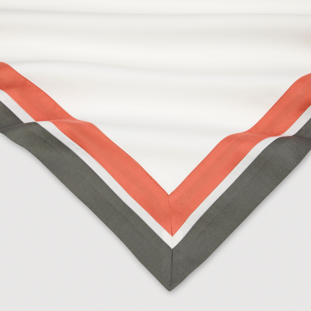 Постельное белье 2 спальное евро Сlaire&Caroll Jacqueline белое с серо-зеленым кантом