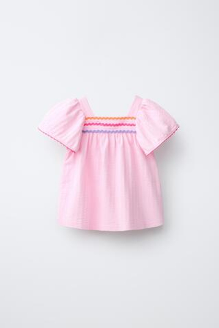 ZARA ТОП С КОНТРАСТНЫМИ ВОЛНИСТЫМИ ДЕТАЛЯМИ, РОЗОВЫЙ/ЛИЛОВЫЙ