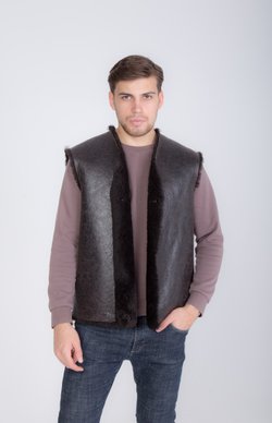 мужской жилет из натуральной овчины