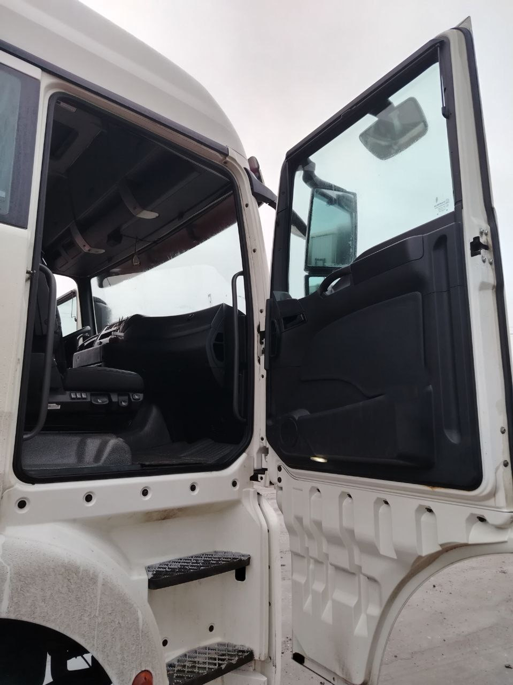 SITRAK C7H 4x2 Седельный тягач ZZ4186V391HE (Дизельный, 12,4 л, 480 л.с., AT)