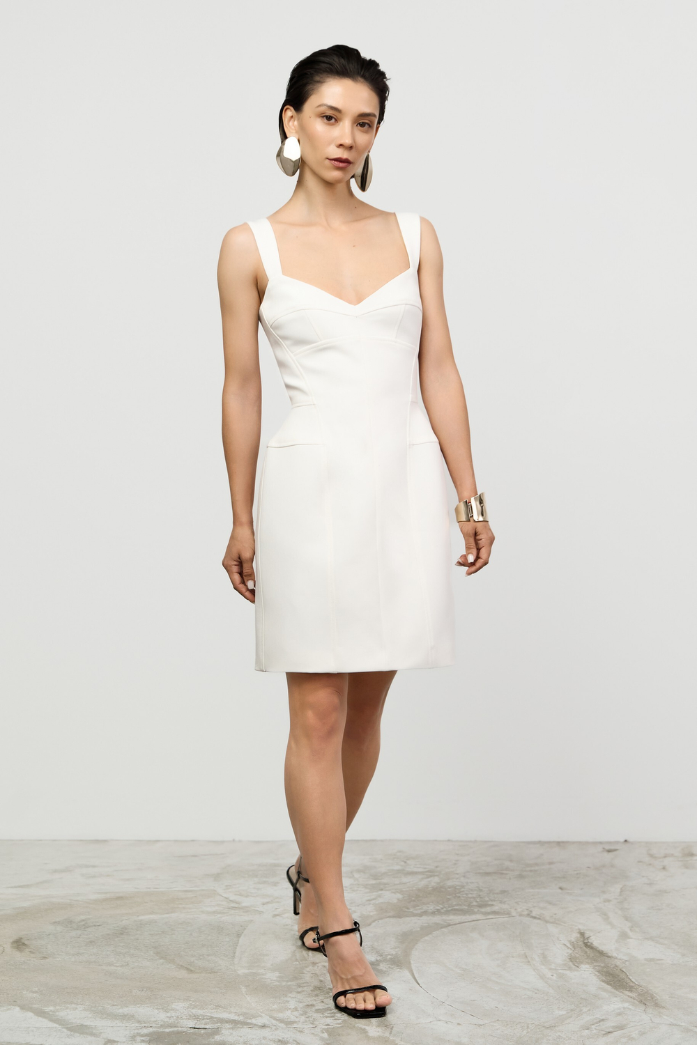 Платье мини с чашечками