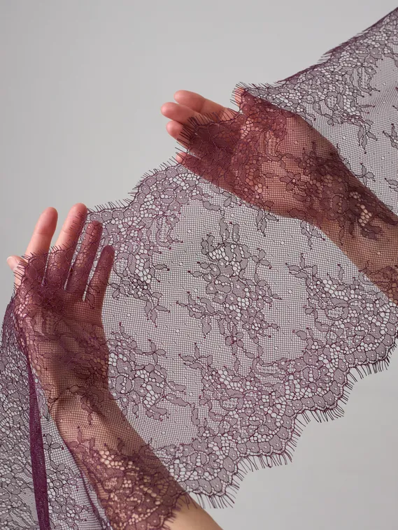 01-11 ОПТ Кружево шантильи 23 см, слива 076