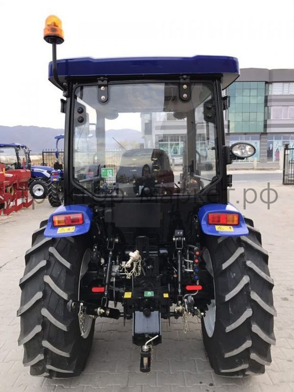 Трактор LOVOL TE-354 G3 с кабиной, 8+8 (реверсивная КПП)