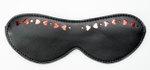Черная маска на глаза с маленькими сердечками