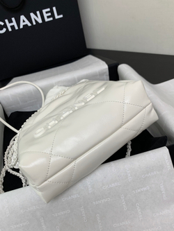 Chanel 22 Mini Handbag 20 cm