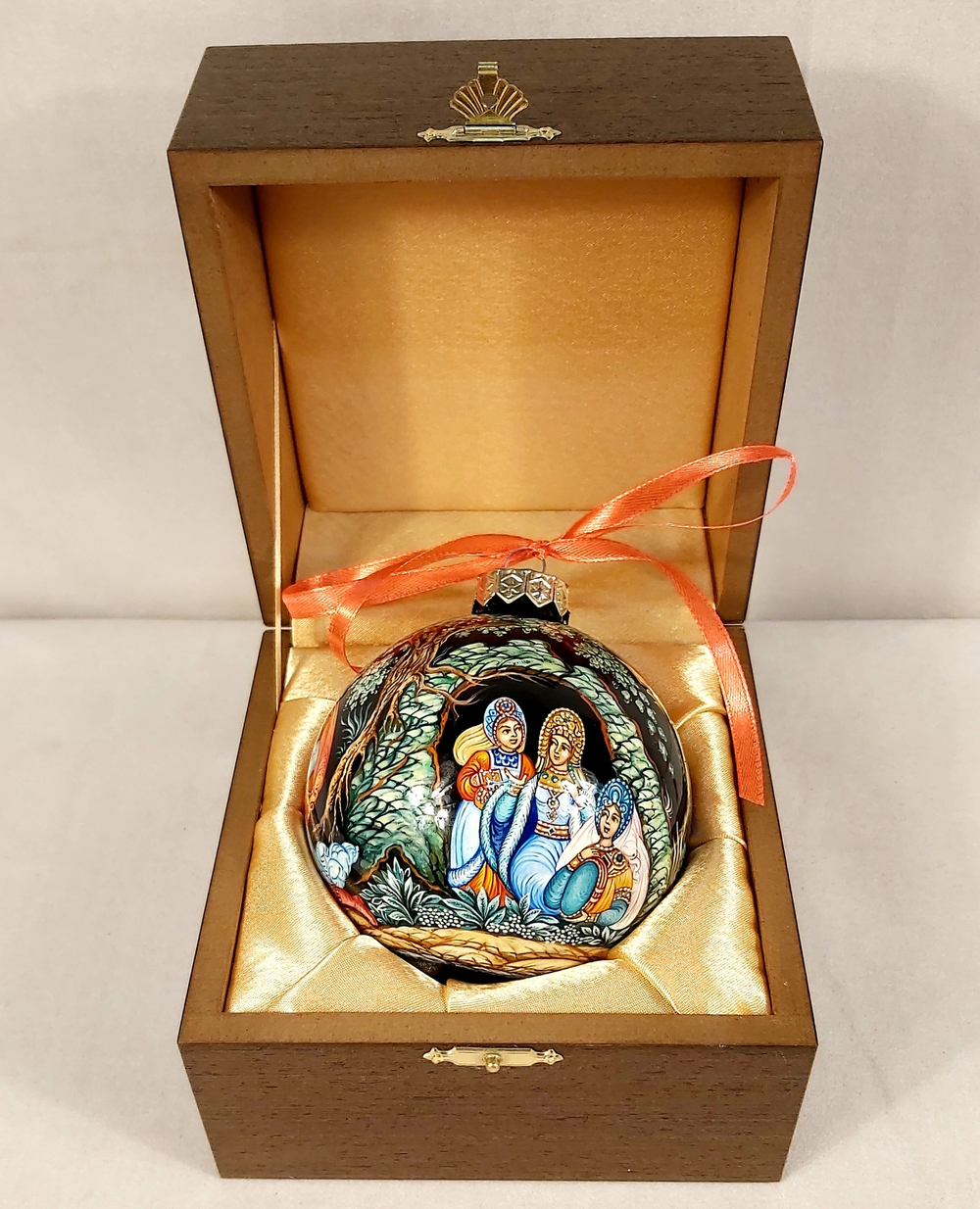 Шар новогодний с ручной росписью Палех "Бой с драконом" на чёрном фоне в футляре