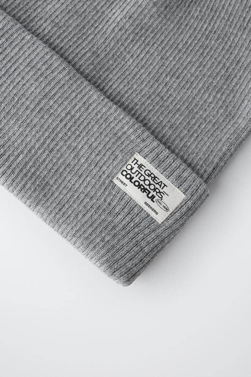 ZARA ТРИКОТАЖНАЯ ШАПКА В РУБЧИК С ЭТИКЕТКОЙ, СЕРЫЙ