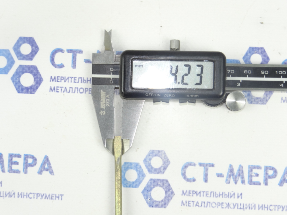 Отвертка шлицевая плоская (минусовая) 250х4.2х0.8мм (Карболитовая ручка) СССР